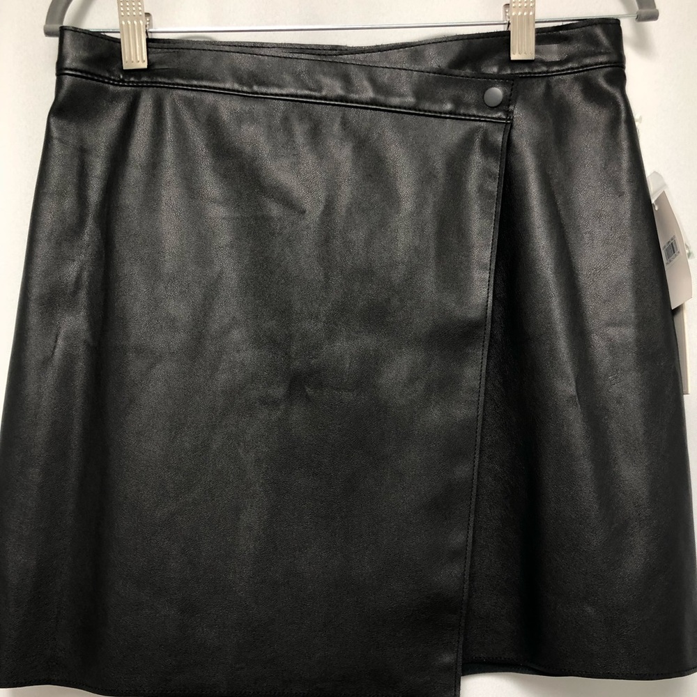 New 1 State black skirt